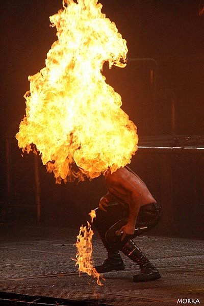 Click image for larger version  Name:	rammstein-till-lindemann-feuer.jpg Views:	1 Size:	139.7 KB ID:	532224