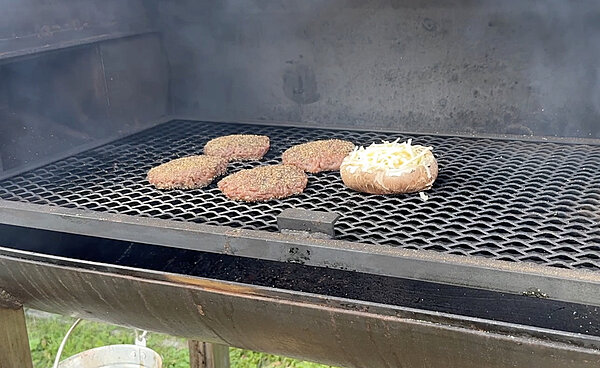 Click image for larger version

Name:	burgers-3.jpg
Views:	312
Size:	402.1 KB
ID:	1484853