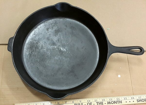 Click image for larger version

Name:	Griswold 12 inch fry pan-1_resized.jpg
Views:	334
Size:	116.4 KB
ID:	319555