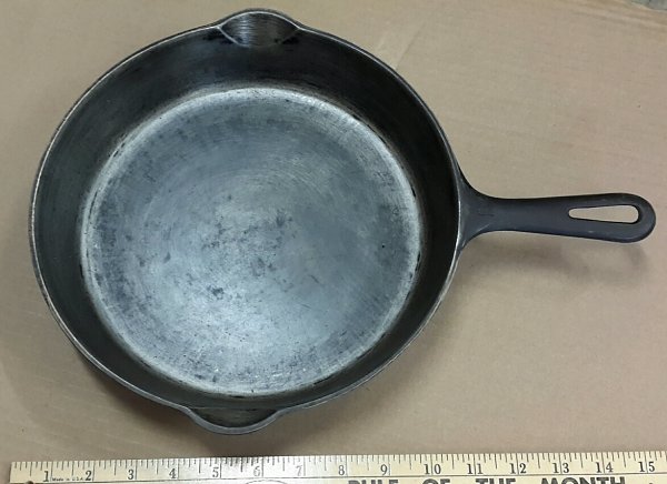 Click image for larger version

Name:	Griswold 8 inch fry pan 2-1_resized.jpg
Views:	313
Size:	120.5 KB
ID:	319556