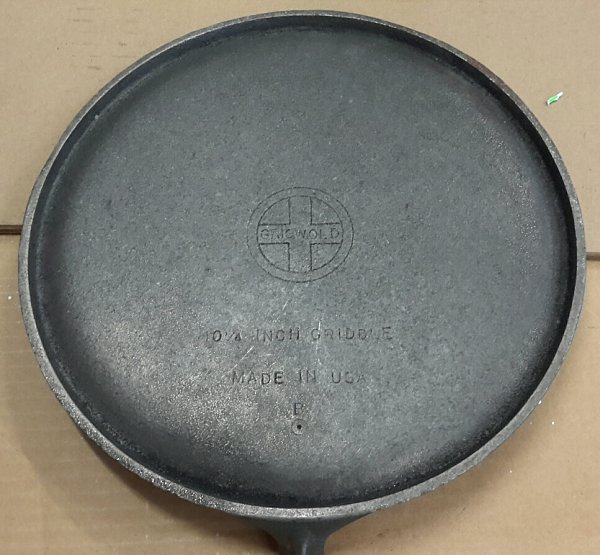 Click image for larger version

Name:	Griswold pancake pan 1-1_resized.jpg
Views:	299
Size:	120.1 KB
ID:	319558