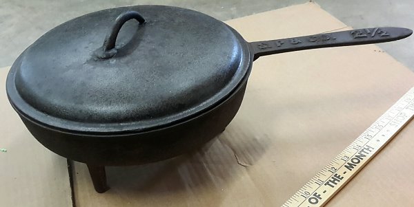 Click image for larger version

Name:	SP&amp;Co covered dutch fry pan with legs 1-1_resized.jpg
Views:	322
Size:	82.8 KB
ID:	319562
