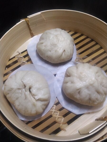 Click image for larger version

Name:	steamed_buns1.jpg
Views:	432
Size:	106.5 KB
ID:	1559246